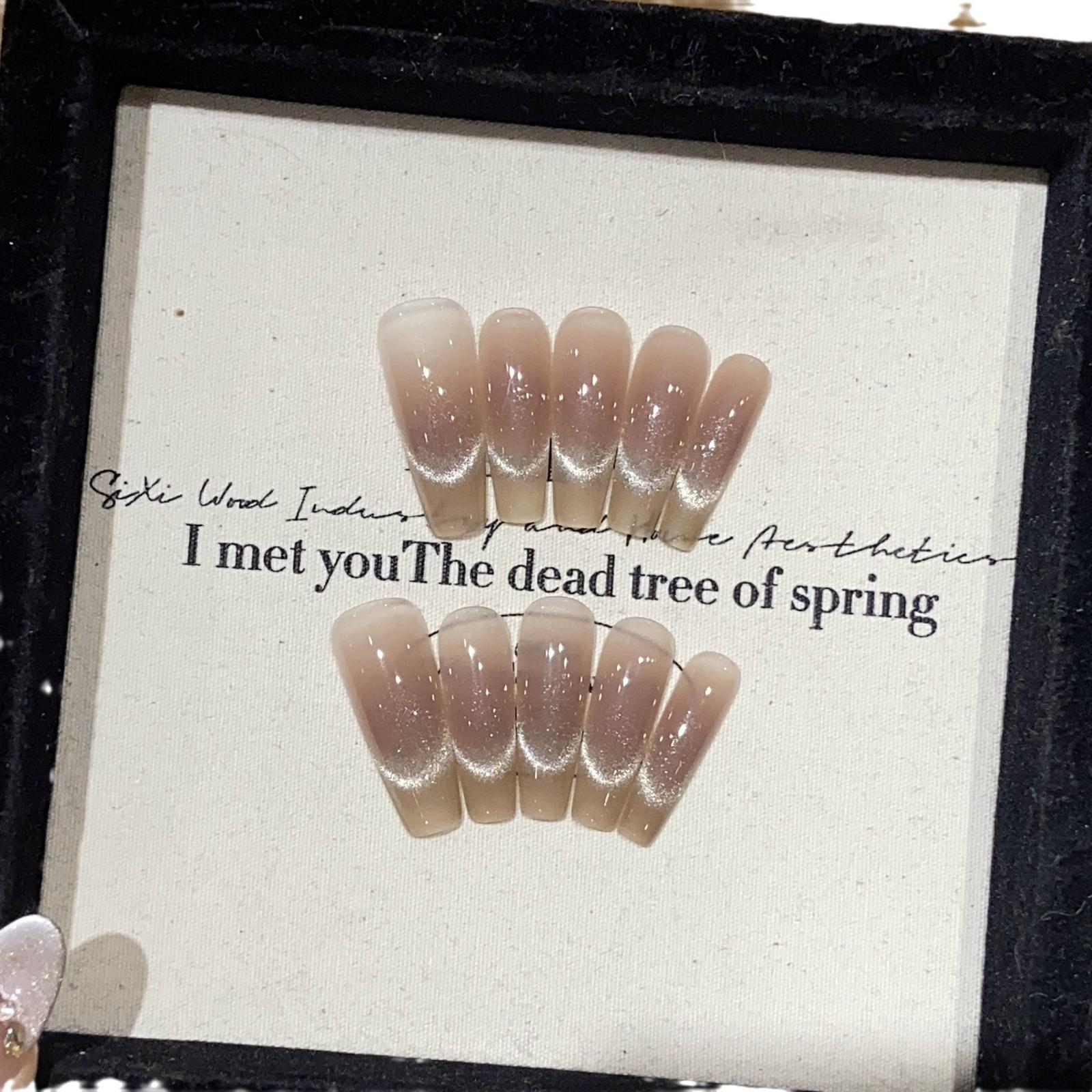 

Румяна ручной работы с эффектом французской улыбки и кошачьего глаза, цвет «ледяной кофе», можно отсоединить и носить S