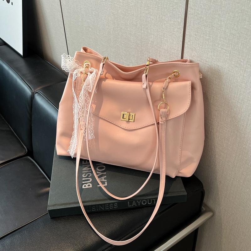 

Autumn and winter shoulder big bag women s 2025 new fashion silver underarm bag college students class mailman bag messenger bag розовый