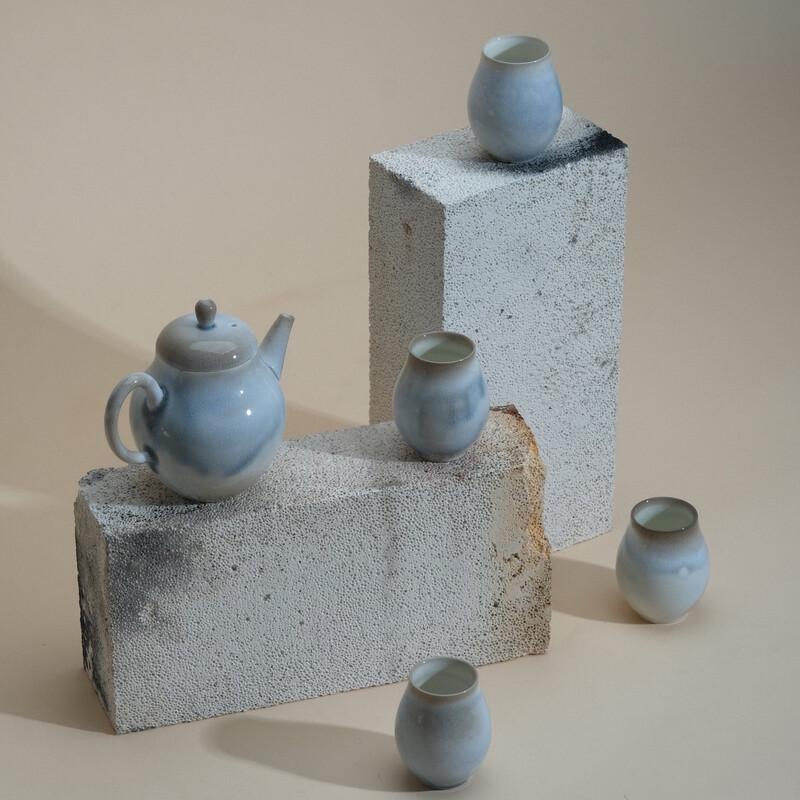 Mo Bai Qiushanfang Soda-Fired Porcelain Tea Set (1 Pot, 4 Cups)