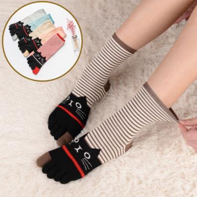 Ladies Autumn and Winter Horizontal Striped Cat Cotton Five Finger Socks