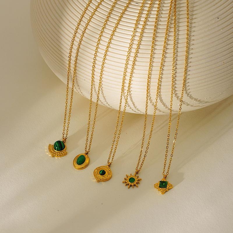 French Retro Turquoise Emerald Pendant Collarbone Chain Necklace Versatile O-chain Stainless Steel Gold-plated Necklace