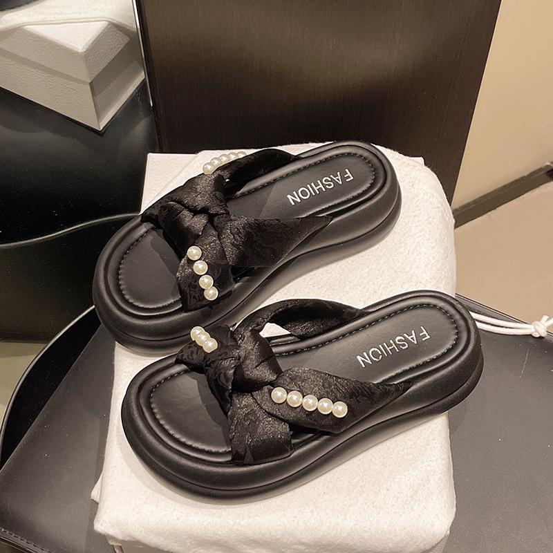 

Крутые тапочки женские летние 2025 новая платформа пляжная обувь женские повседневные ленивые модные тапочки на одном ремешке 40 чёрный