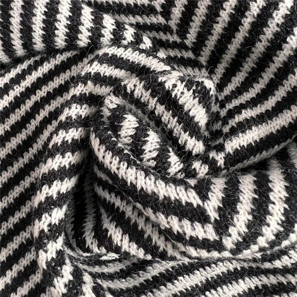 Autumn and Winter Casual Contrasting Diagonal Stripe Single Breasted V-neck Long Sleeved Sweater Cardigan Jacket for Women 3602