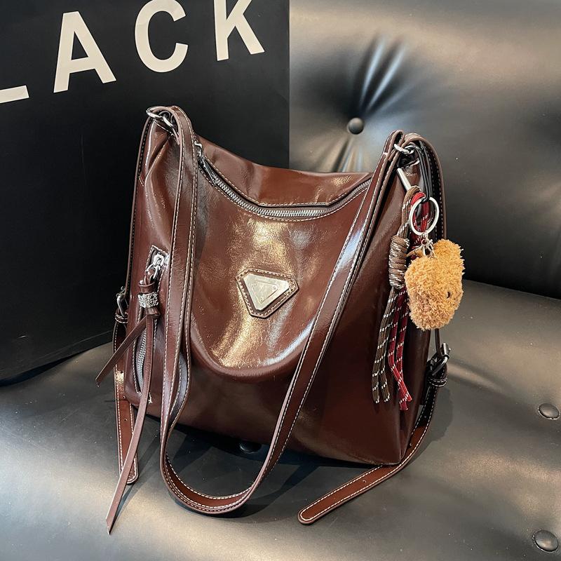

Versatile retro large-capacity bag women s outdoor new commuter double shoulder back bag single shoulder light messenger tote bag No pendant