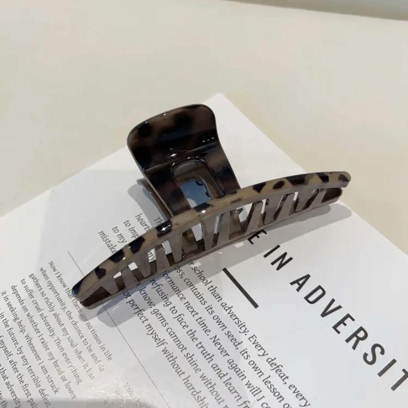 French Leopard Print Large Hair Claw Retro Elegant Shark Clip Suitable For Thick Hair Women Back Head Styling Hair Accessories