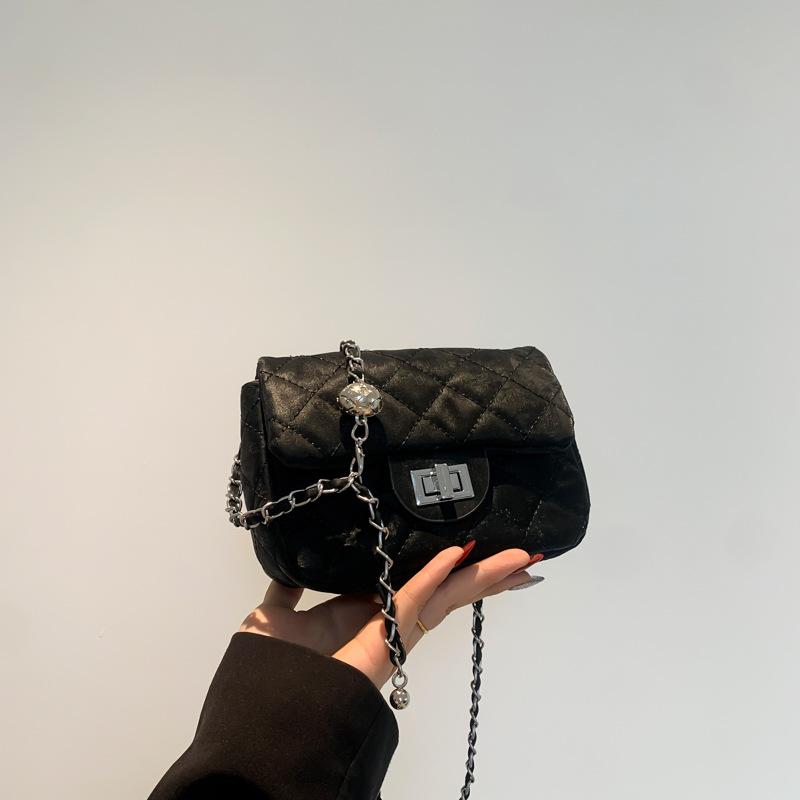 Розовая квадратная сумка женская 2025 весна и лето модная ароматная сумка-цепочка с бриллиантами универсальная на плечо сумка-мессенджер чёрный 3809₽