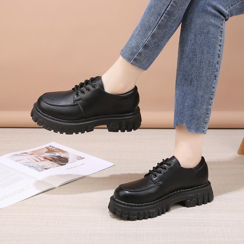 Neue Plateauschuhe im britischen Stil, kleine Lederschuhe für Damen, vielseitige Plateau-Freizeitschuhe für Damen, schwarze Einzel-Schuhe, Muffin-Slipper