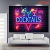 Tapeçaria de Cocktail com Luz Neon, Parede de Tijolos Fundo Decoração de Parede de Bar