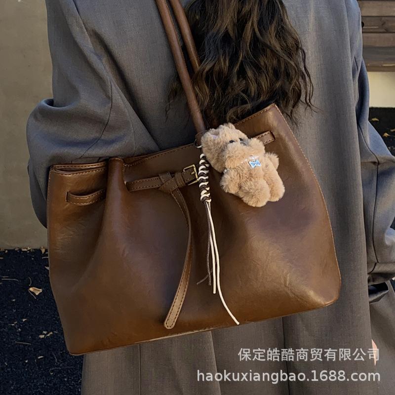 Commuter Tote Bag Women's 2025 New Trendy High-end Retro Shoulder Bag Autumn and Winter Fashion Shopping Hand Bag
