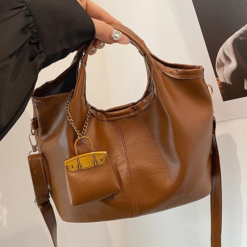 Hochwertige Pendler-Tragetasche für Damen Herbst und Winter Neue Retro-Eimer-Tasche aus weichem Leder für Damenmodetrend Einseitige Umhängetasche