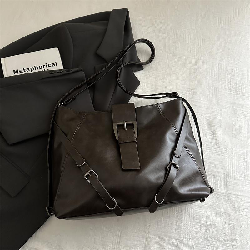 

Large-capacity simple tote bag, new commuter shoulder oblique span bag, casual women s retro autumn and winter темно-коричневого