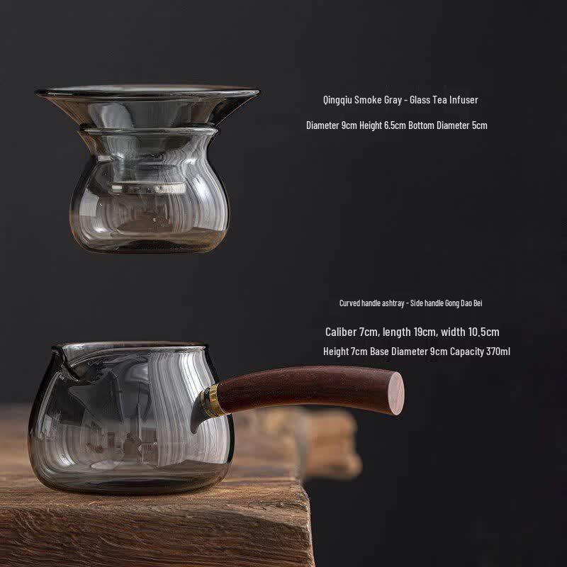 Qiwei Premium Glass Tea Pitcher with Wooden Side Handle and Strainer