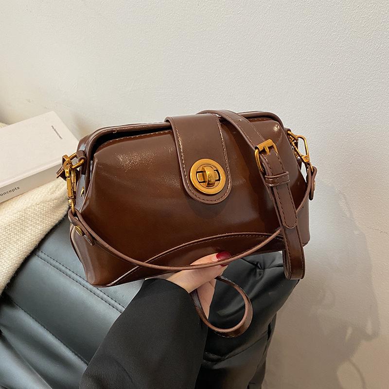 Small Square Bag Women's 2025 New Autumn and Winter Portable Shoulder Messenger Bag Fashion Trend Exquisite Women's Bag