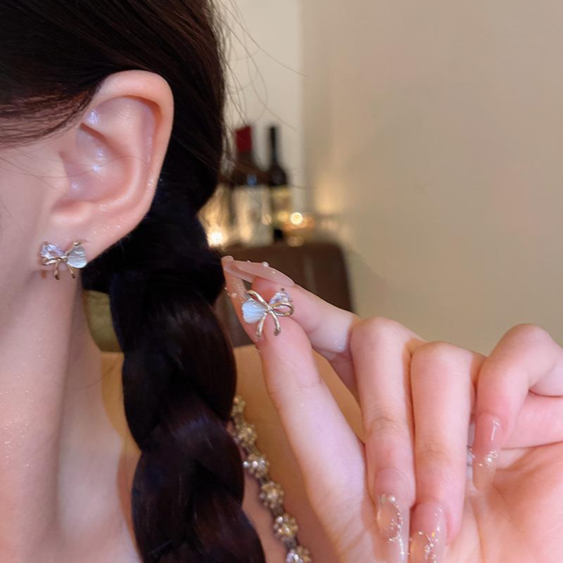 Korean version in wind zircon bow earrings women's personality hollow stud earrings new temperament ears