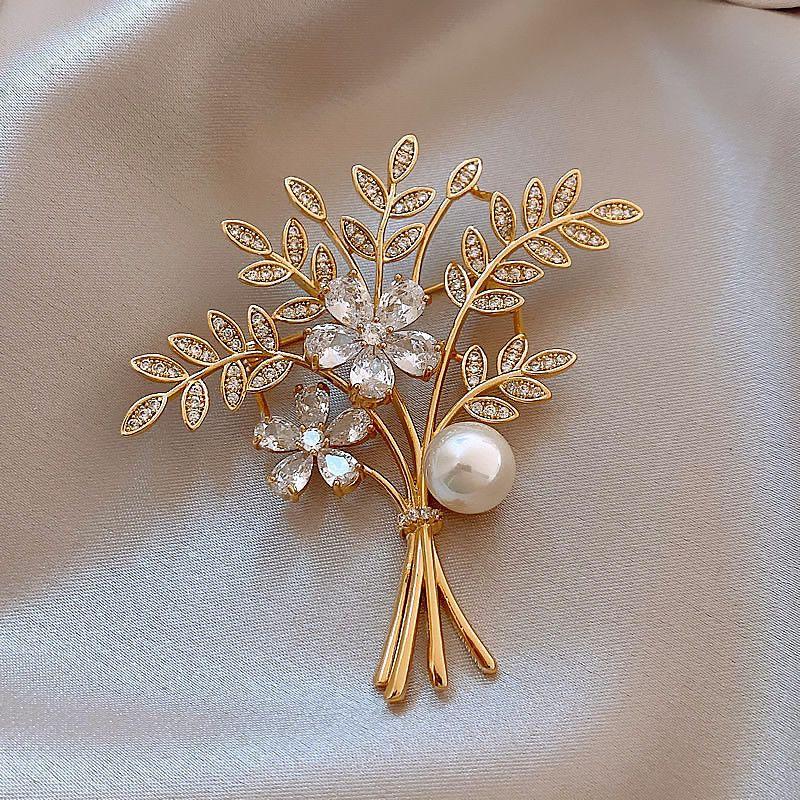 Diamond-Studded Floral Brooch In Alloy For Clothing