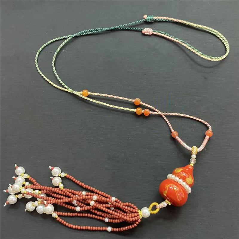 

Guofeng large lacquer gourd fringed necklace intangible cultural heritage large lacquer gourd long sweater chain elegant long fringed necklace lacquer gourd sweater necklace красный