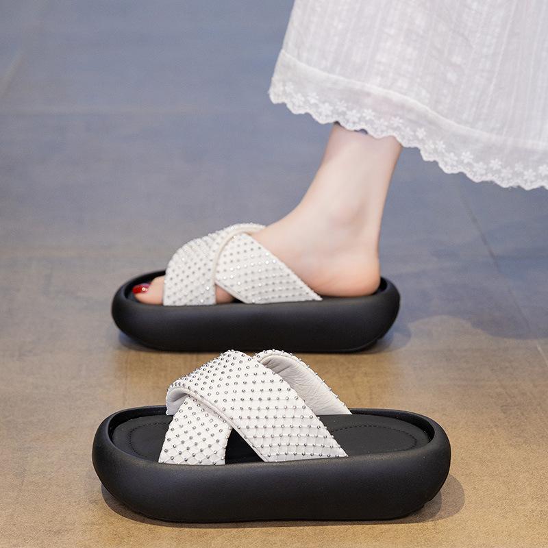 Thick-bottomed cross-strapped slippers for women's summer wear 2025 new models with skirts Internet celebrities fashion beach one-word cool slippers