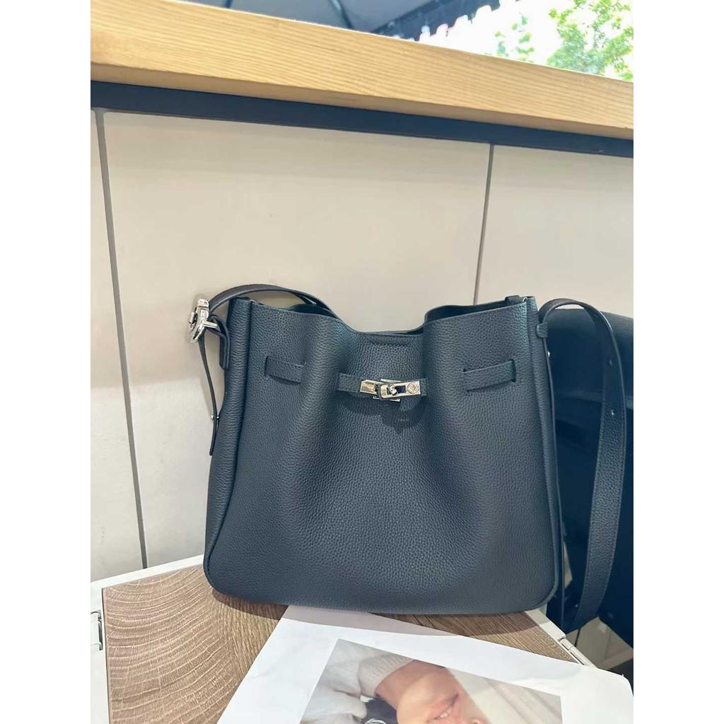 Bucket bag women's new commuter versatile messenger bag bag 2026 retro shoulder armpit bag high-end casual women's bag