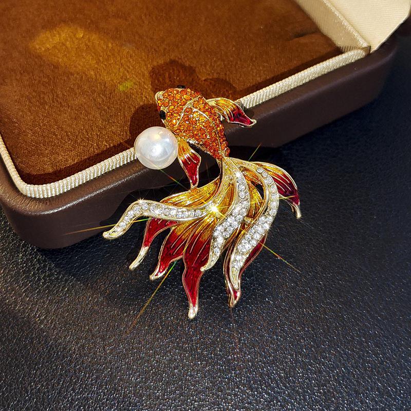 Retro chińska broszka z motylem i kwiatem z pereł – elegancki dodatek do cheongsam