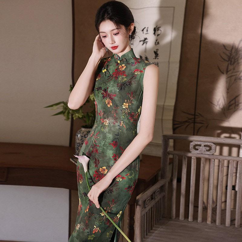 Elegant Sleeveless Chinese-Inspired Long Cheongsam Dress Women 2026 Green Swiss Net Vintage Style