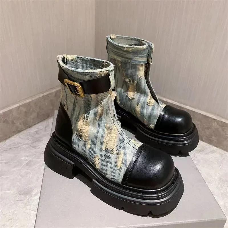 

Мода 2024 года. Новые фирменные женские туфли. Ботинки на среднем каблуке. Ботинки с круглым носком и толстой подошвой. Женские джинсовые туфли с заплатками на щиколотку. Женские туфли на плоской подошве. Летний рок. 38 синий