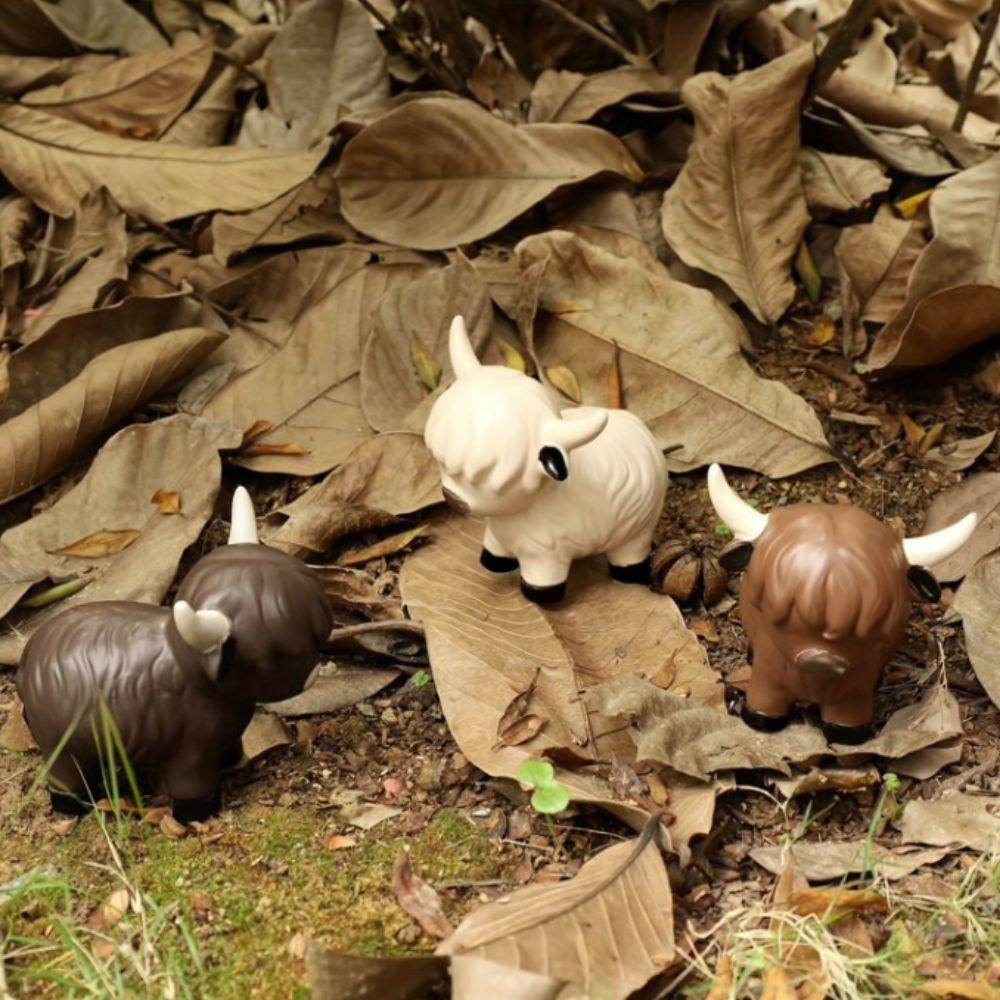 1 Piece of Highland Cow Statue Ornaments, Resin Craft Decoration, Scottish Highland Cow Art, Desk Office Accessories