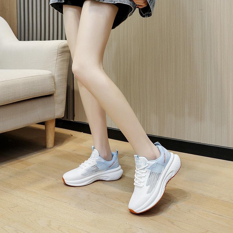 New summer women's casual shoes, little white shoes, foreign trade fly-woven running shoes, fashionable, lightweight and breathable sports shoes