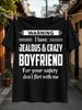 Warnung Ich Habe Einen Eifersüchtigen Und Verrückten Freund Fettgedruckte Warnung Typografie Nicht Flirten Beziehung T-Shirt Unisex Alle T-Shirts