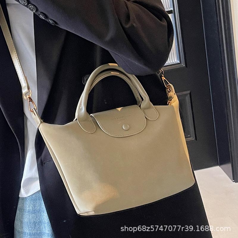 2025 Winter New Korean Version of Personalized Fashion Portable Bucket Bag Retro High-value Commuter Shoulder Crossbody Bag