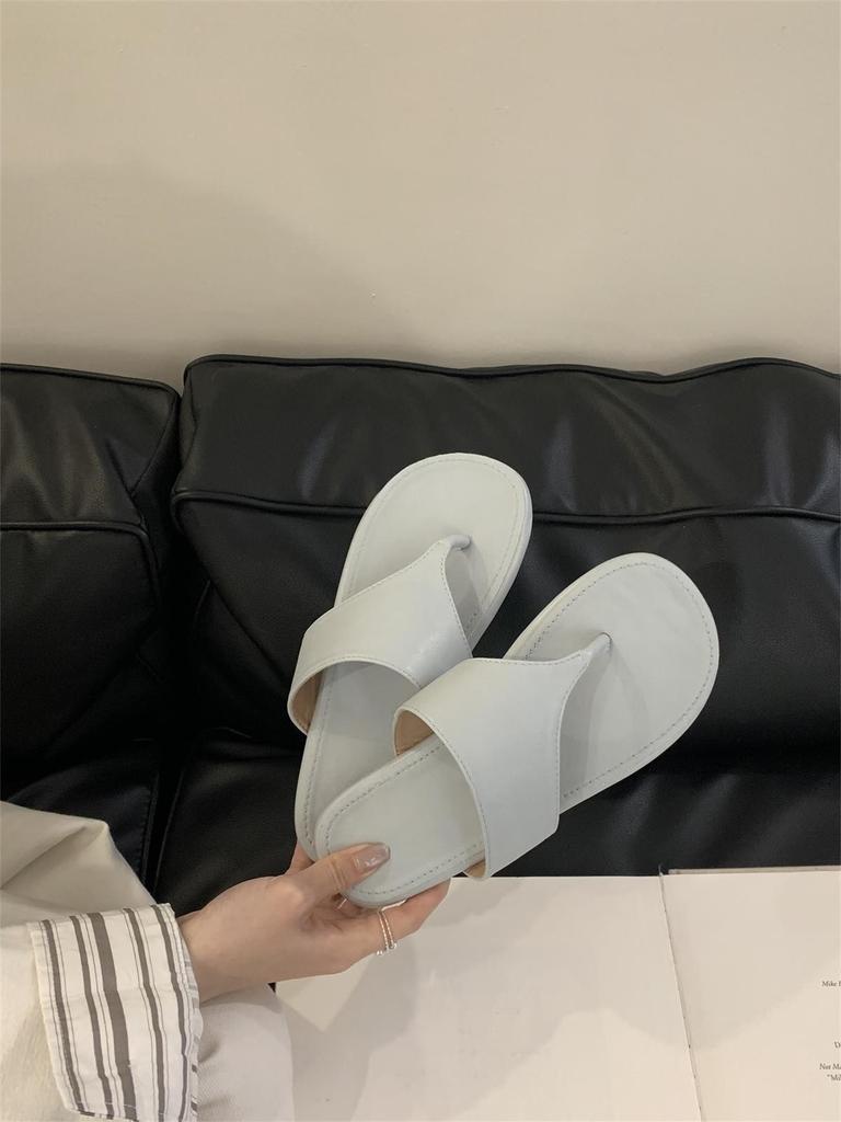 Niche design flip-flops women's summer 2025 new Korean version fashion toe Roman flat-bottomed vacation beach shoes