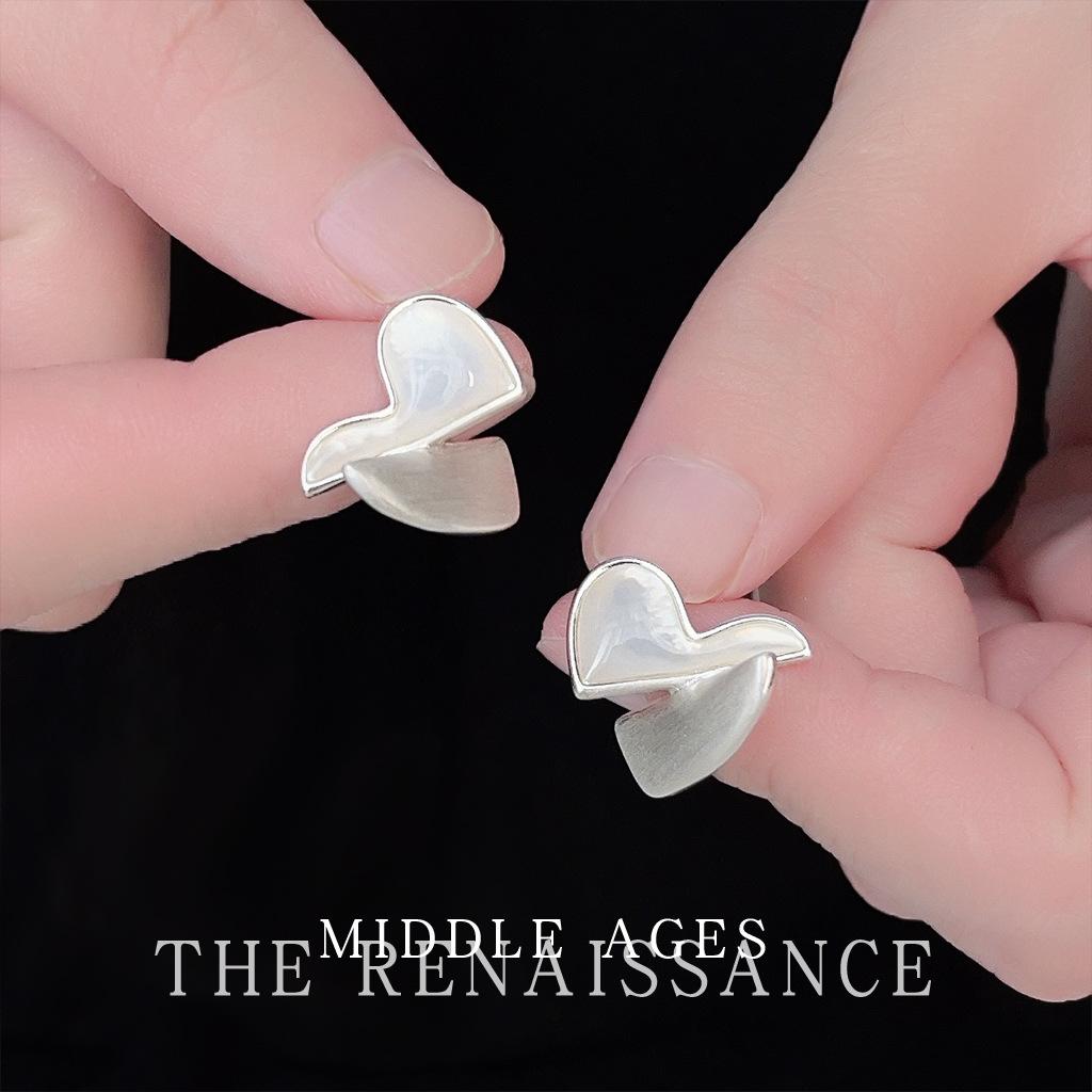 

Балтійські~ Середньовічні сережки-гвоздики з натуральної мушлі Французький ретро дизайн сережок вушні прикраси