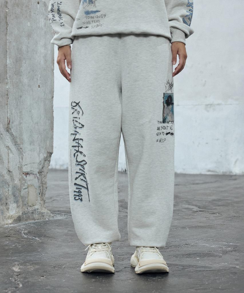 1993STUDIO Drawing Graphic Sweatpants_Oat Beige
