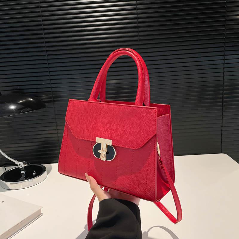 

Bag Women s 2025 New Fashion Niche One Shoulder Crossbody Bag Portable Bridal Bag Red Wedding Bag Mom Bag красный