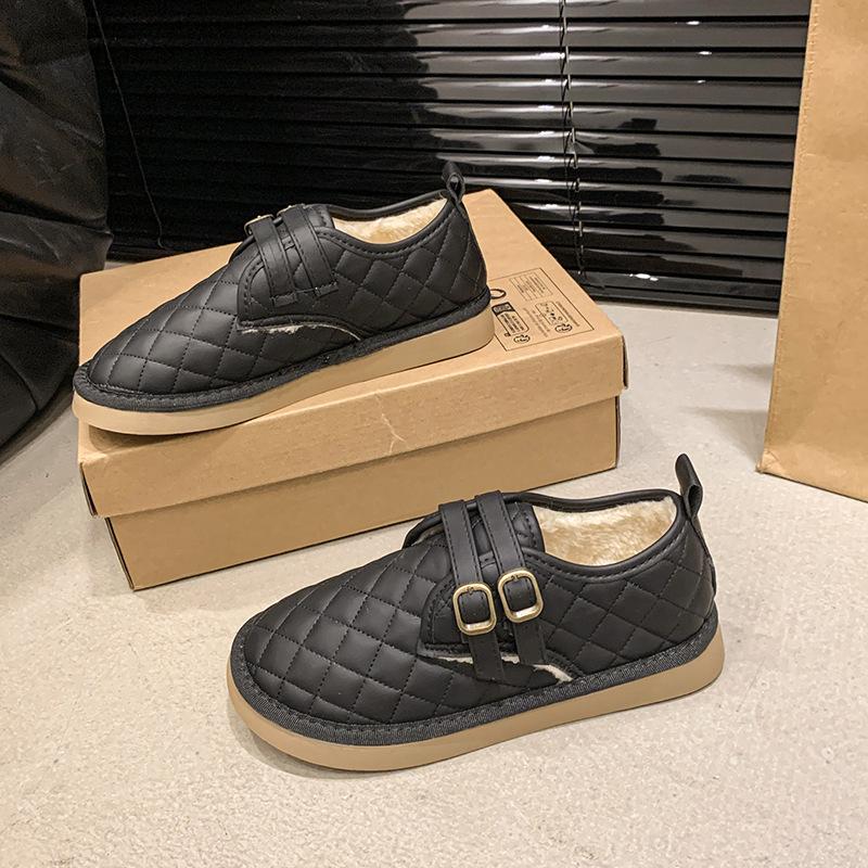 Nouvelles chaussures en coton pour femmes velours 2025 automne et hiver chaussures à enfiler paresseuses bonnets à pompon semelle souple polyvalentes antidérapantes bottes de neige