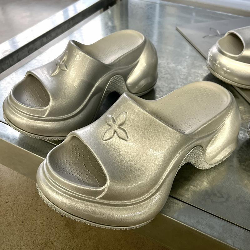 

[Spot 9.5CM version] High-heeled sports slippers, cross flower shorty, happy thick bottom to increase the height of women s summer sandals 40