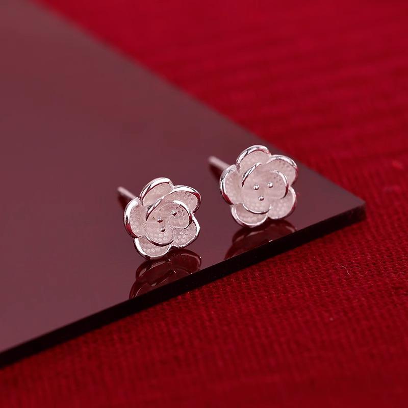Elegant Camellia Earrings for Women - Fashionable Floral Design, Perfect for Trendy Looks and Ideal Gift for Students