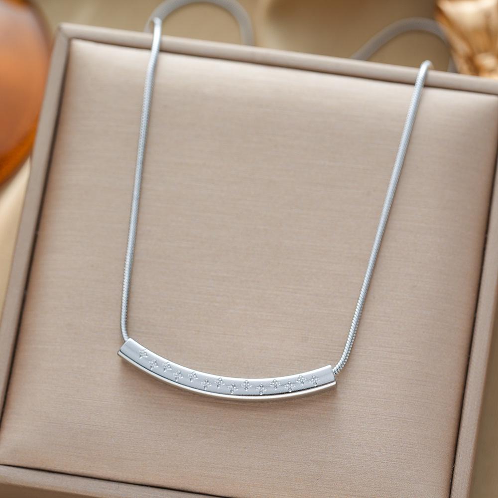Exquisite 18K Gold-Plated Titanium Steel Necklace - Women's Clavicle Chain Jewelry, Fade-Resistant