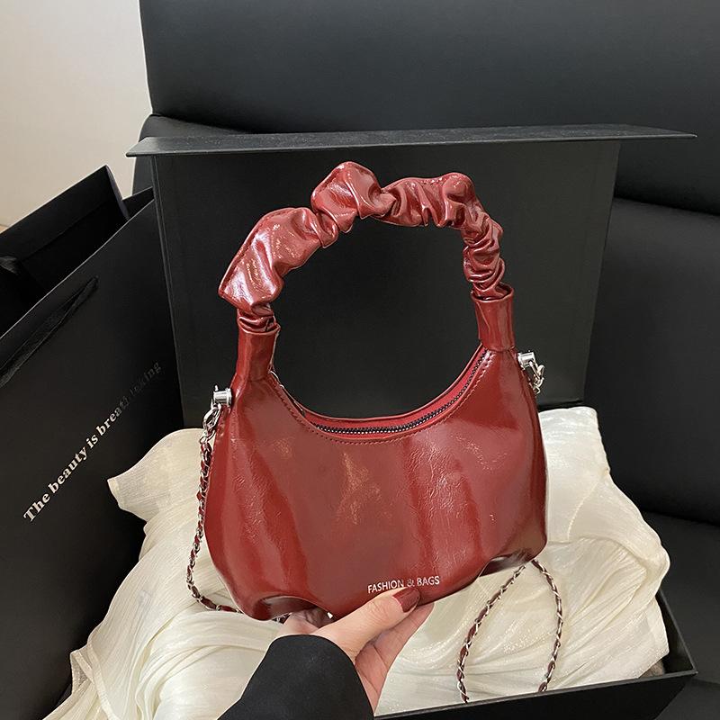 

Серебряная сумка женская 2025 новый нишевый дизайн сумка-мессенджер на цепочке весна и лето высококлассное ощущение работа маленькая сумка красный