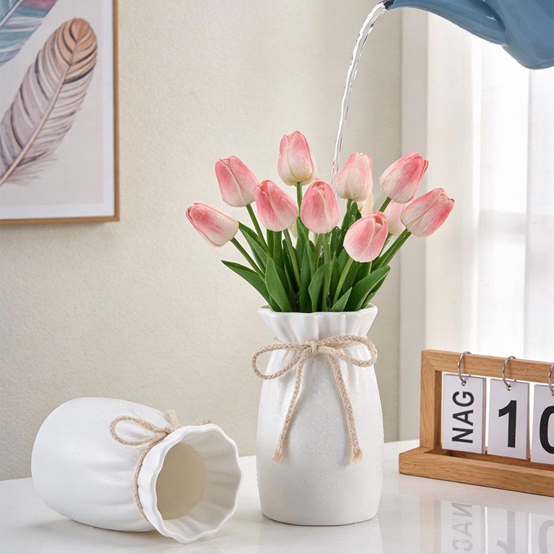 Integrated Plastic Vase with Artificial Flowers and Hemp Rope Tie, Imitation Ceramic Ornament for Living Room.