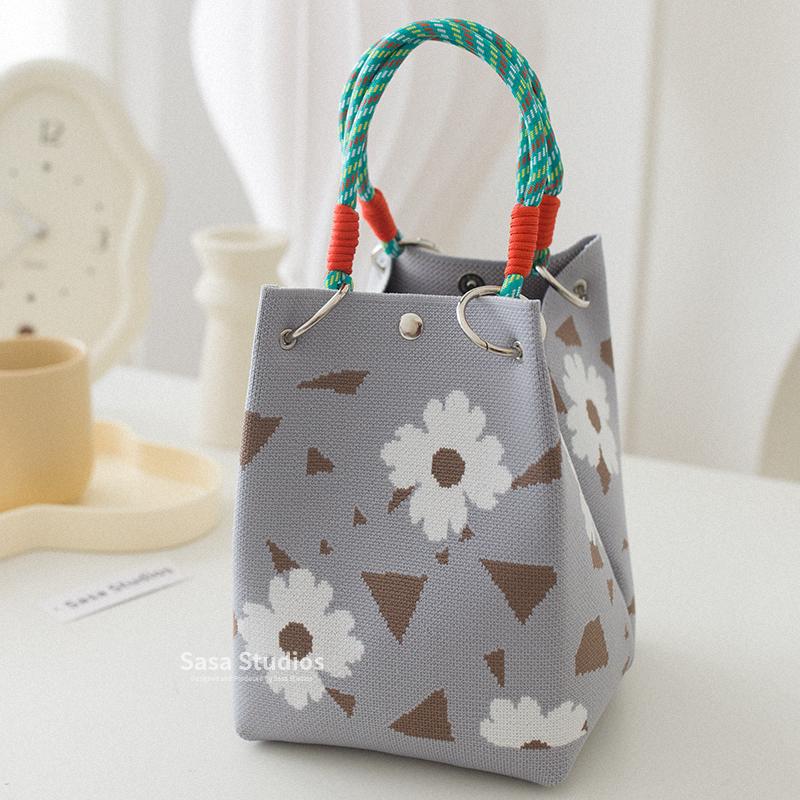 Stilvolle japanisch-koreanische Strickhandtasche: Große Tragetasche & Tragbare Pendel-Quadrat-Tasche