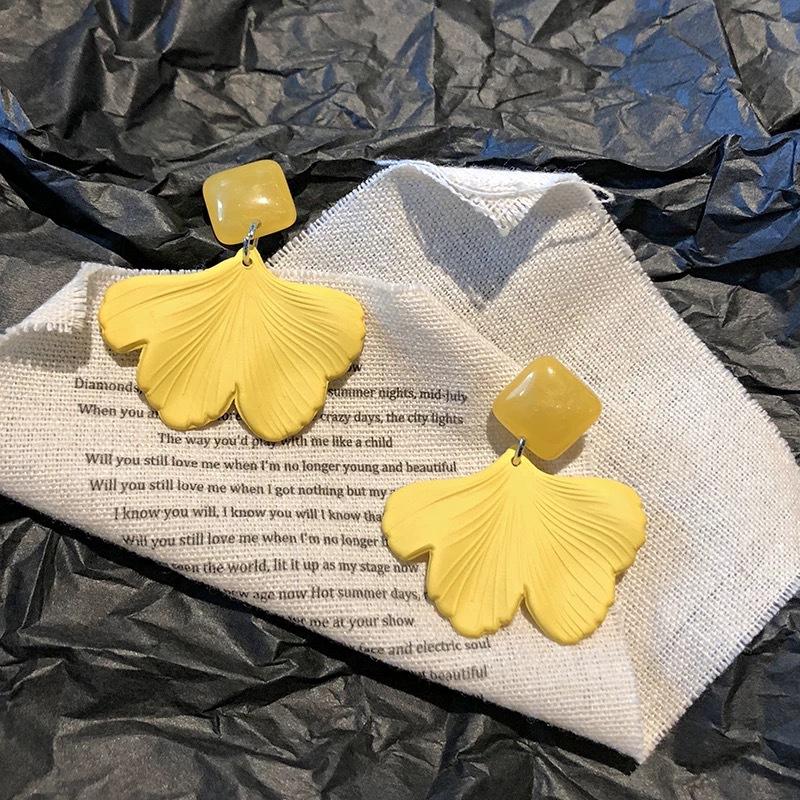 

Yellow earrings, new summer high-end feeling, fresh and versatile exaggerated earrings, women s holiday long earrings.