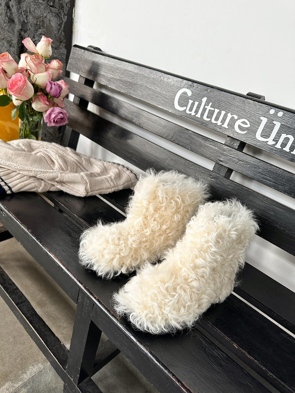 

Теплые и плюшевые модные шерстяные ботинки на плоской подошве для женской коллекции 2025 года, новые зимние ботинки из овчины и меха, короткие ботинки 40