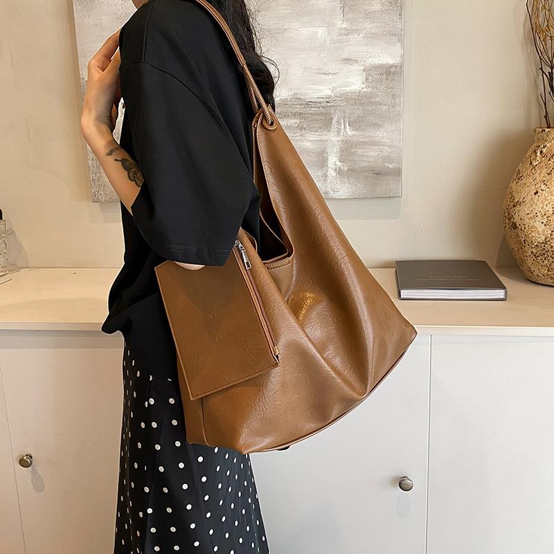 Retro Large-capacity Bag Women's New Fashionable Texture Shoulder Messenger Bag Simple Commute To Work Tote Bag