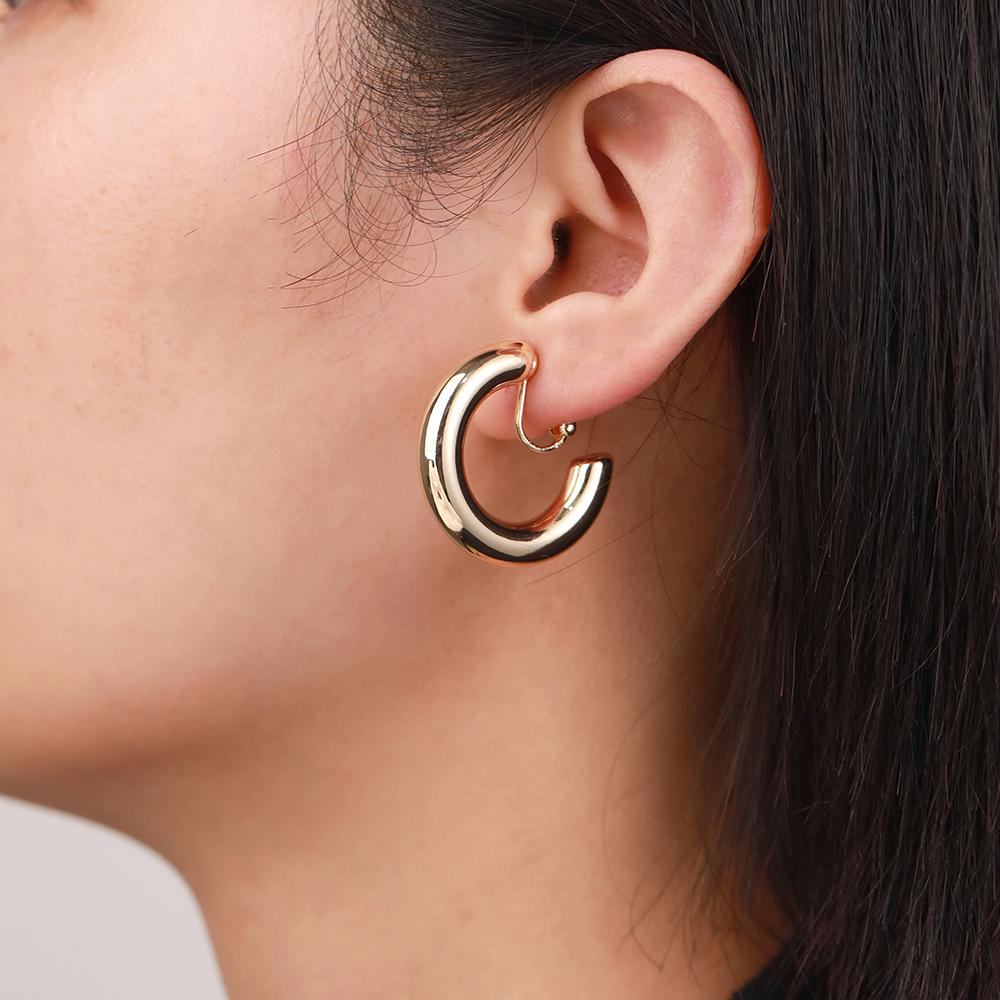 30mm Medium Smooth Circle Hoop Clip Earrings for Women Vintage Fashion Statement Golden Non Pierced Earrings Party Jewelry