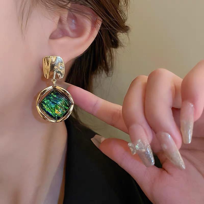 Boucles d'oreilles pendantes géométriques de style européen, boucles d'oreilles pendantes baroques vertes pour femmes et filles, bijoux de mode INS, cadeaux