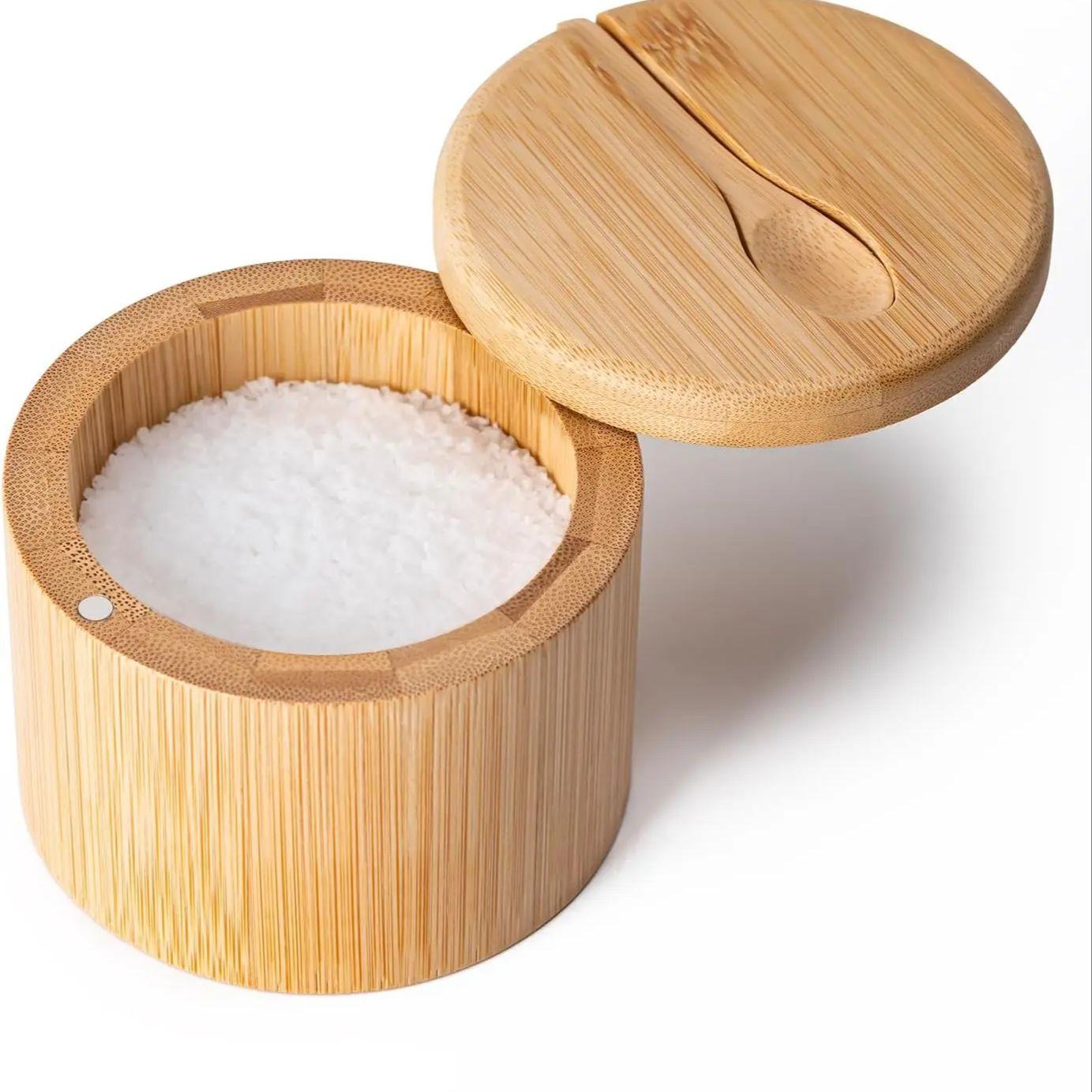 

1pc Bamboo seasoning container with magnetic twist-top lid and spoon, ideal for storing pepper, table salt and other condiments.