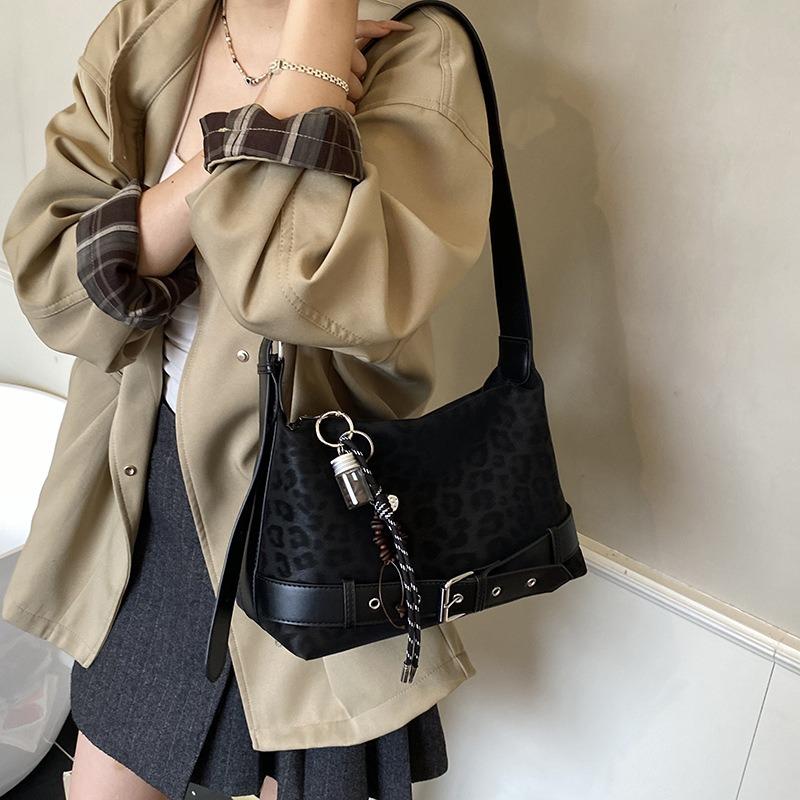 Autumn and winter retro leopard print bag women's new armpit bag trendy versatile commuter versatile texture shoulder bag