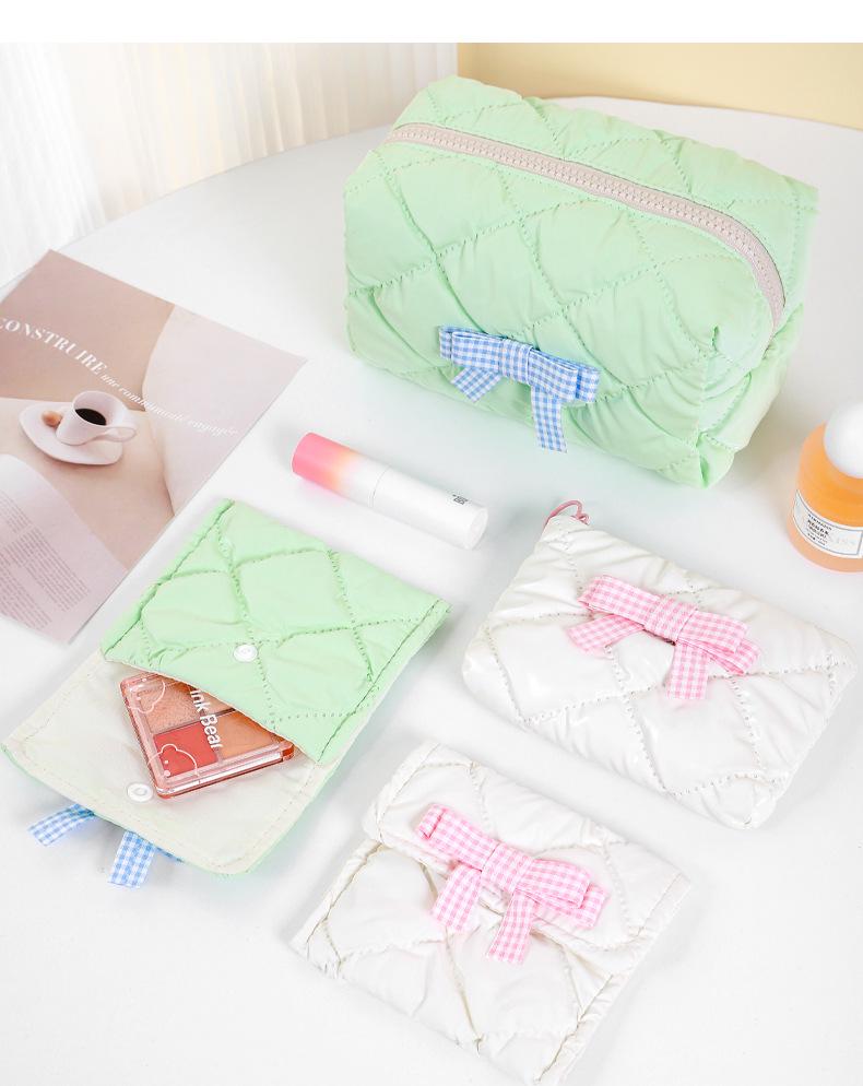 Compact Waterproof Makeup Bag - Stylish Coin & Earphone Pouch for Women