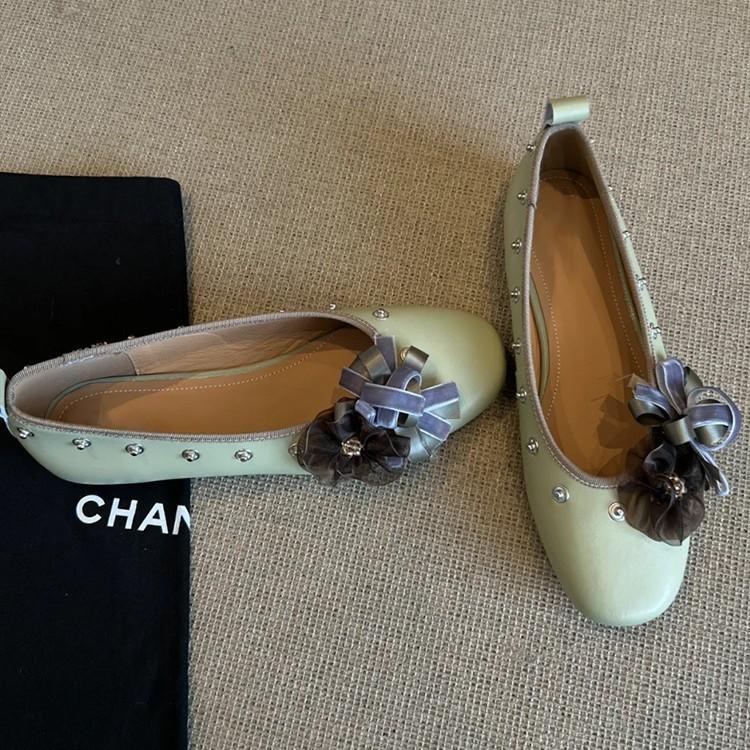 Sheepskin~ niche design flower spikes small leather shoes in autumn 2025 new shallow mouth Mary Jane shoes single shoes women
