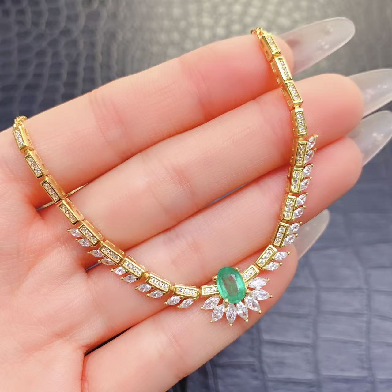 Factory 925 Sterling Silver Natural Emerald Custom Fashion Charms Chic Women s Pendant Necklace золотой